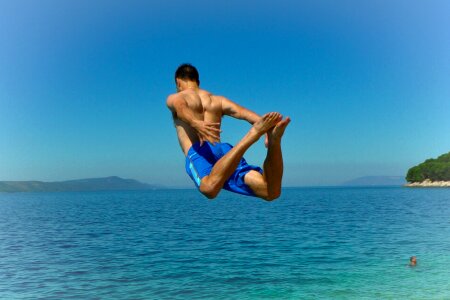 Holiday man diving