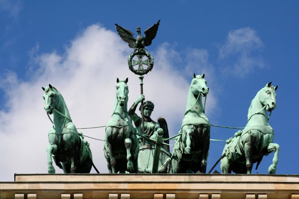 Quadriga goal building