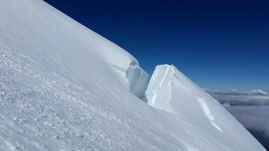Glacier crash ice mont blanc