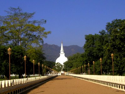 Mahiyangana Temple 03/04 photo