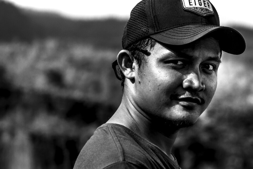 Man portrait gray wallpaper