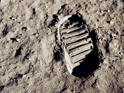 firststepsonthemoon