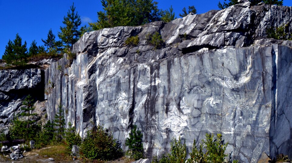 Stone ruskeala marble quarrying