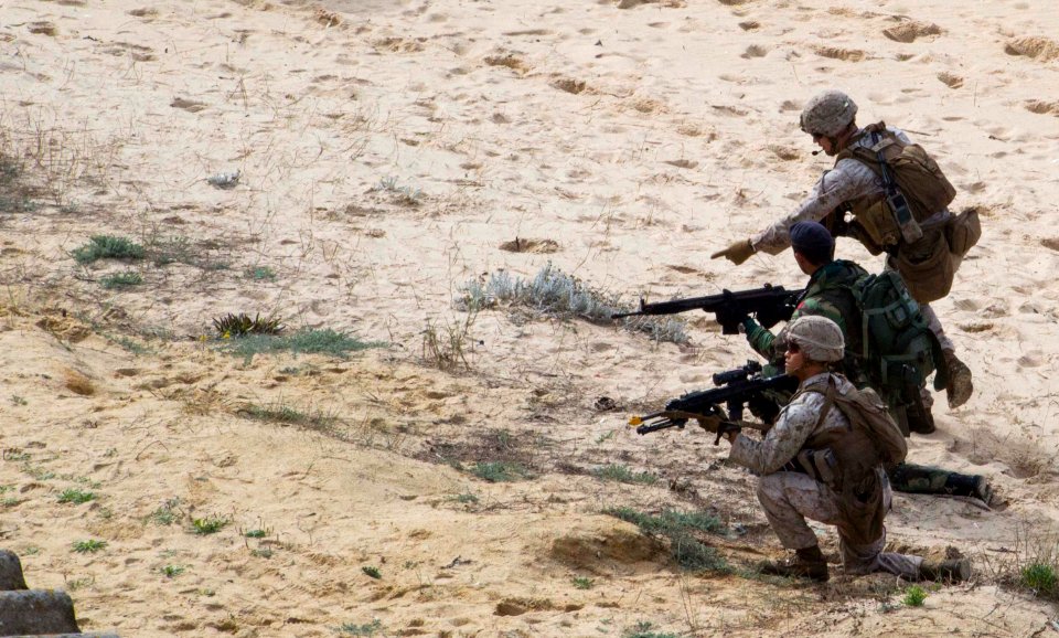 U.S. and Portgese Marines conduct beach assault exercise