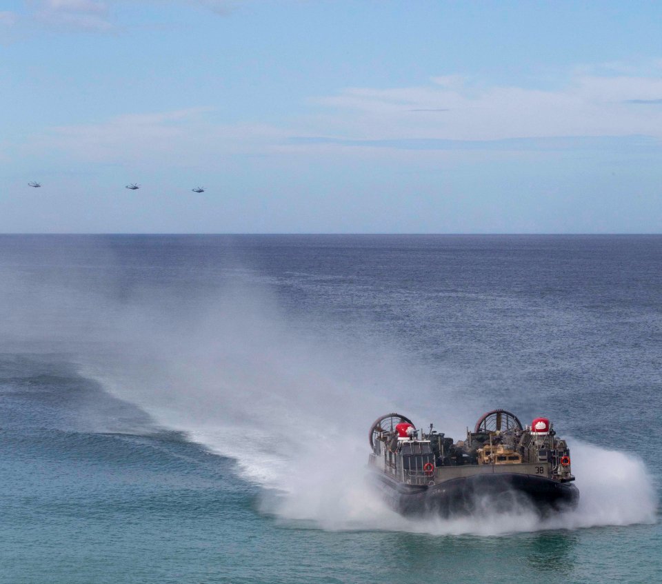 U.S. and Portgese Marines conduct beach assault exercise