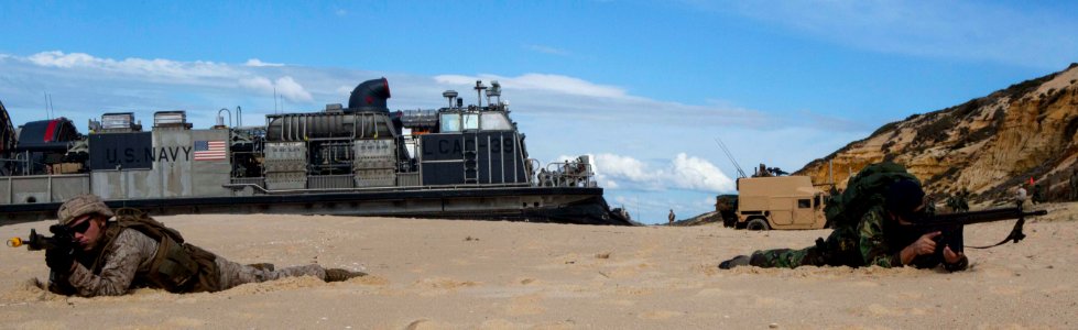 U.S. and Portgese Marines conduct beach assault exercise