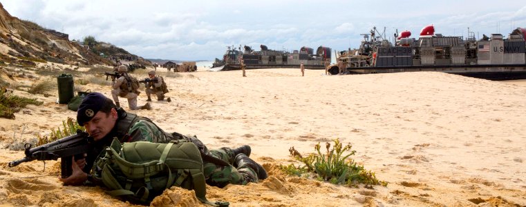 U.S. and Portgese Marines conduct beach assault exercise