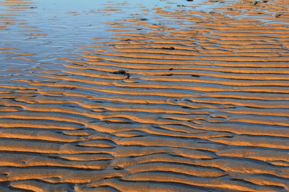 Ridge background wave pattern