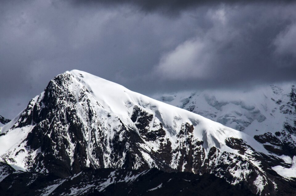 Cloud mountaineer on foot
