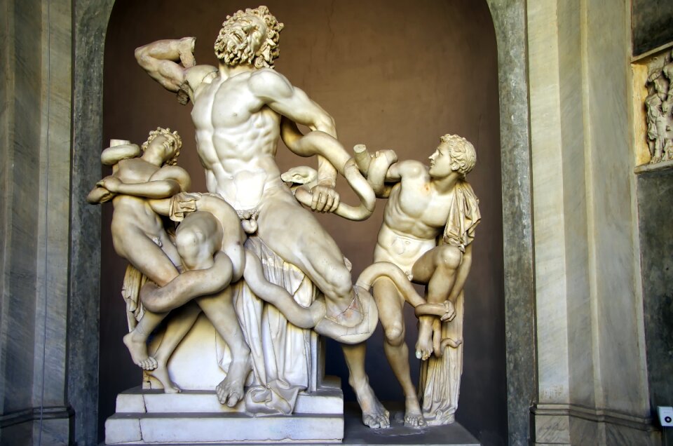 Museum group of the laocoon statue