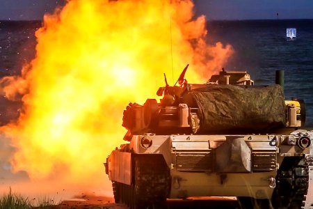 26th MEU M1A1 Abrams continue live-fire training during BA… photo