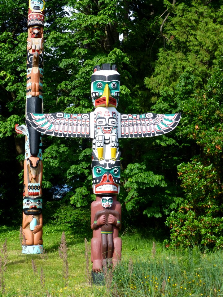 Alaska field wood carving