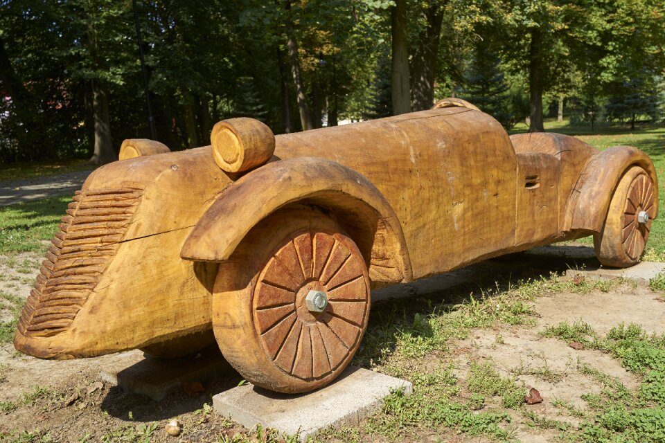 Wood carved the statue of