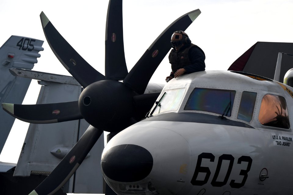 181013-N-EA818-0052