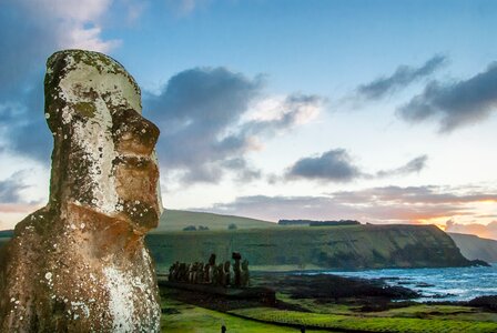 Rapa nui moai travel