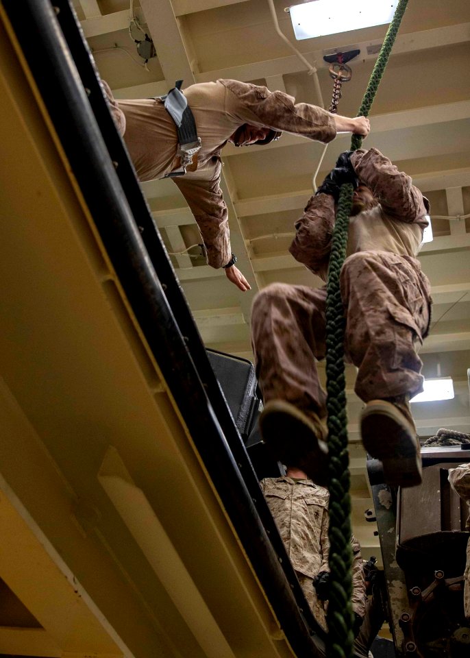 190222 BLT/CLB Fast Rope training