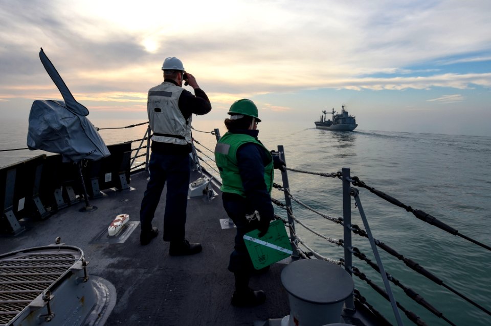 190224-N-JX484-232.NORTH SEA (Feb. 24, 2019) Personnel Spe…