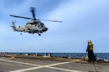 190509-N-JX484-317