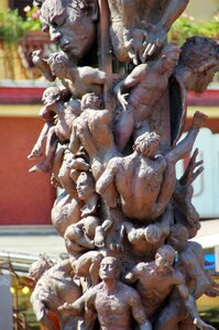 Statue pile damnation