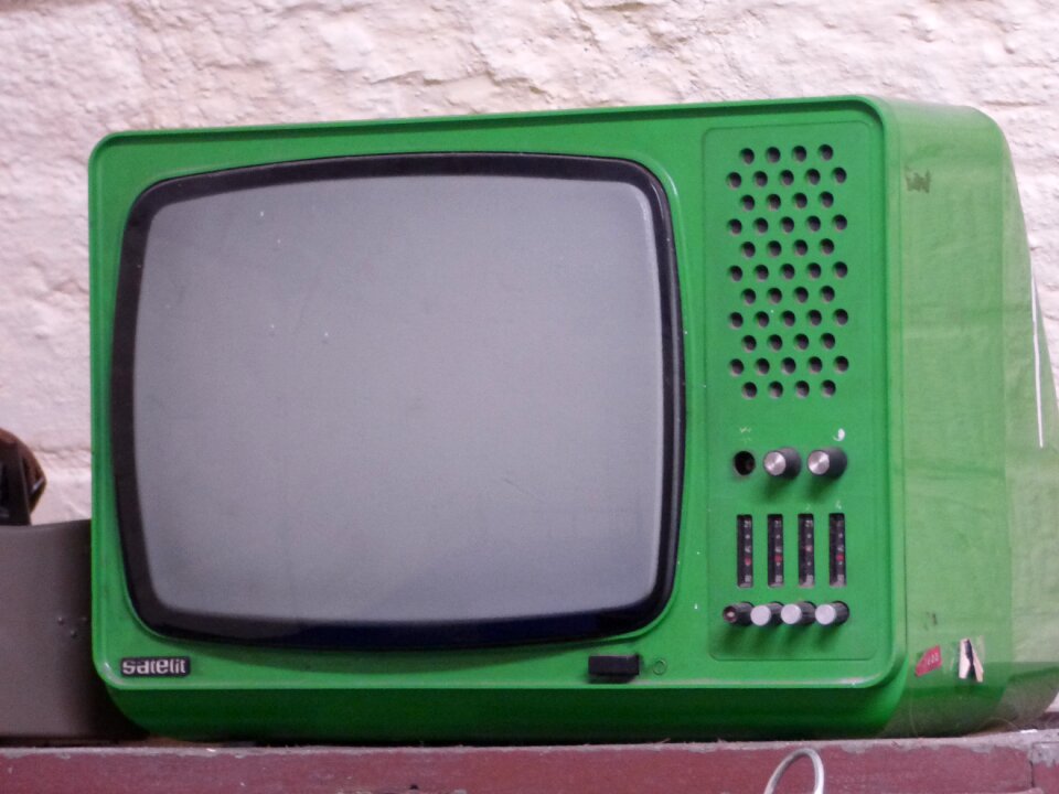 Television and radio the receiver picture tube