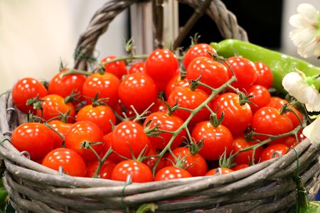 Healthy tomatoes red