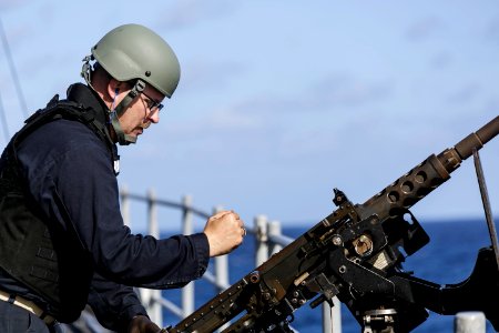 Oak Hill, 26th MEU Marines Conduct Live Fire Drills at Sea…