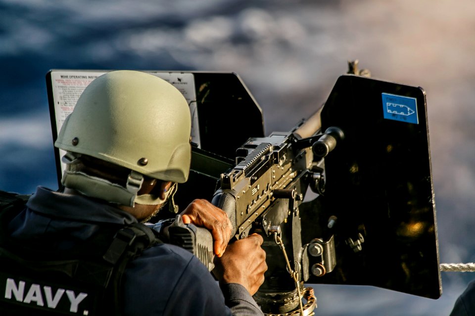Oak Hill, 26th MEU Marines Conduct Live Fire Drills at Sea…