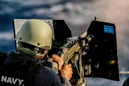 Oak Hill, 26th MEU Marines Conduct Live Fire Drills at Sea…