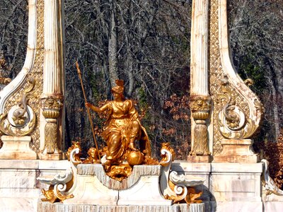 Source gold sculpture columns