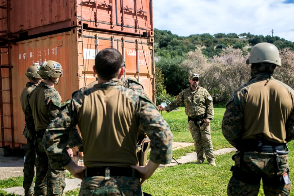 SOUDA BAY, GREECE (March 6, 2018) A Hellenic Navy instruct…