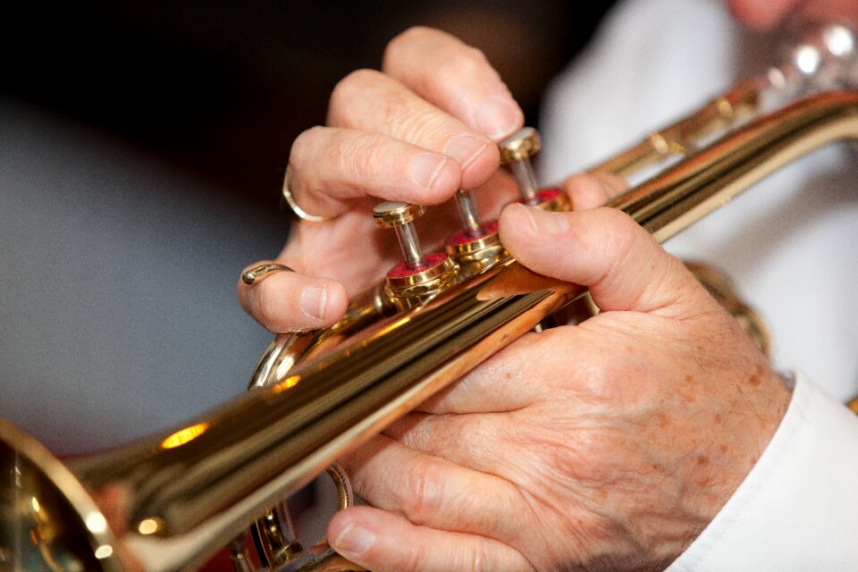 Hands trumpeter musiciant