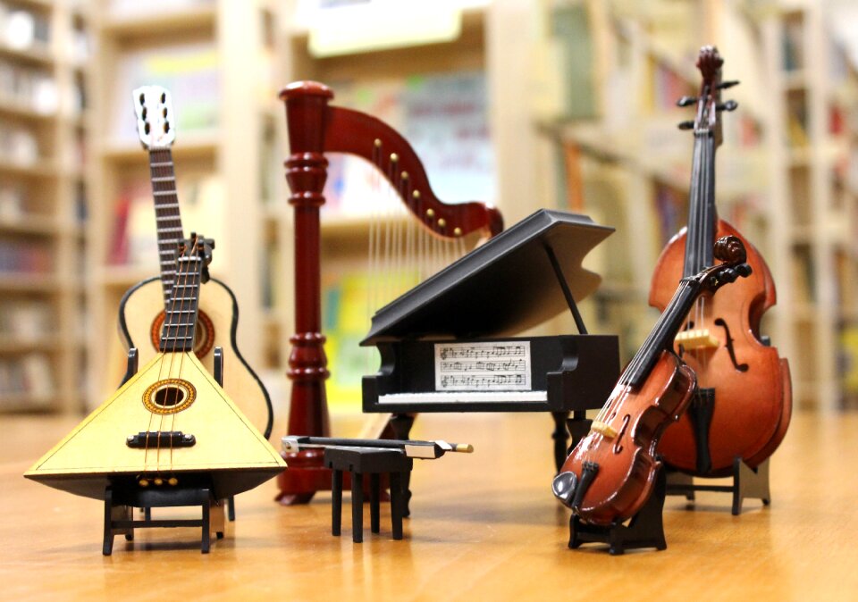 Guitar balalaika harp