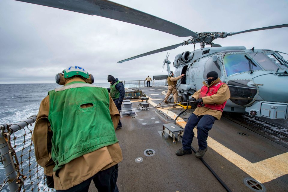 180611-N-UB406-0008 NORWEGIAN SEA (June 11, 2018) Sailors …