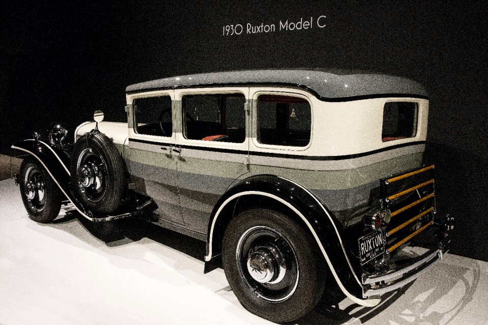 Art deco automobile luxury