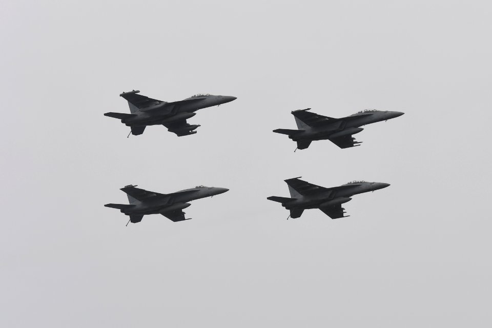 181011-N-GY475-0752