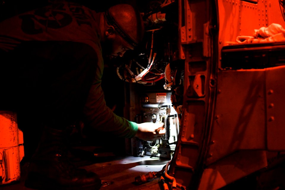 181025-N-MK318-0074