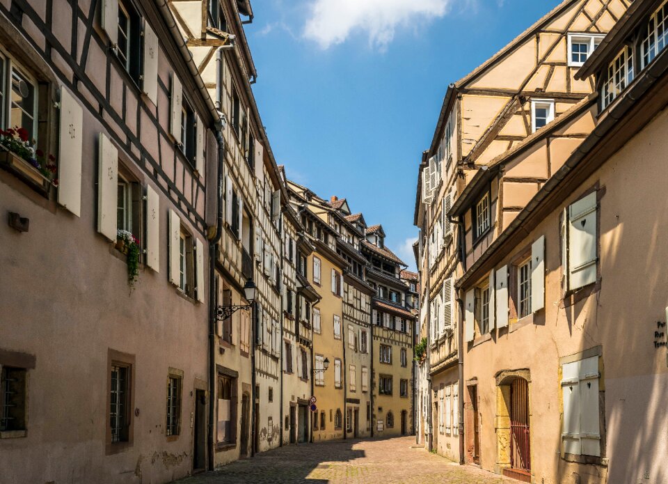 House facade cobblestones