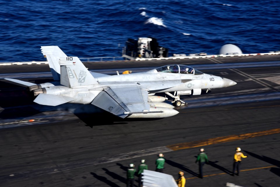 181207-N-MQ631-0071
