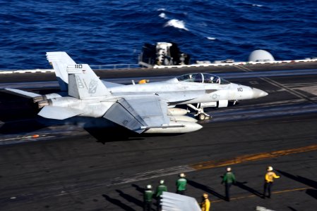 181207-N-MQ631-0071