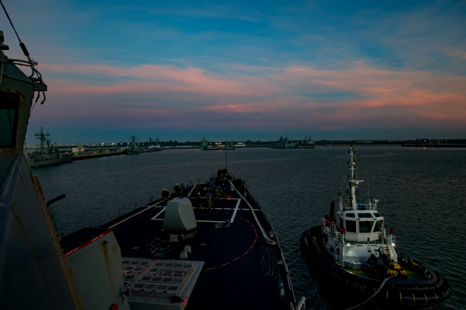 181222-N-JI086-121