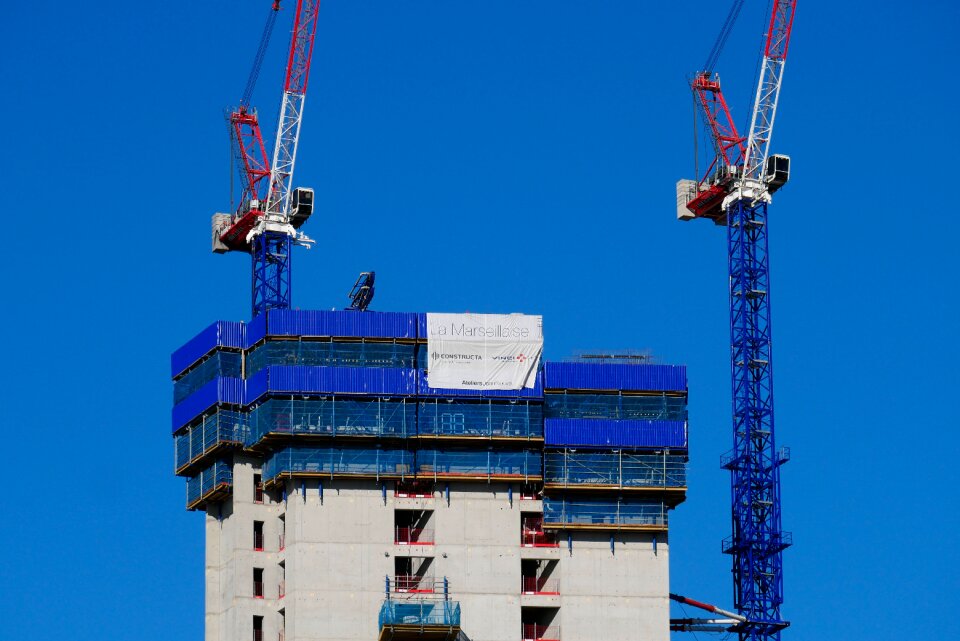 The marseillaise jean nouvel gratte ciel
