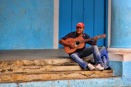 Cuba guitar stairs