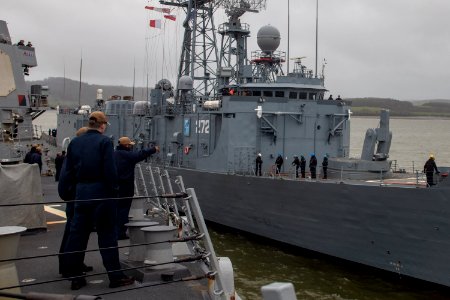 190314-N-EJ384- 008