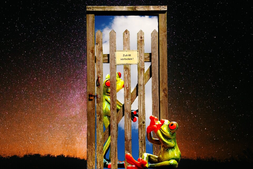 Heaven's gate in the sky longing