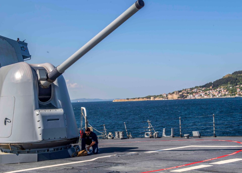 USS Carney (DDG 64)