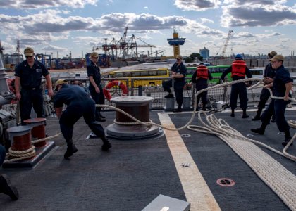 USS Carney (DDG 64) photo