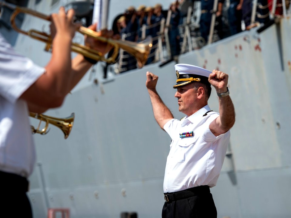 Sea Breeze 2019 - USS Carney (DDG 64) pulls into Odesa, Uk…