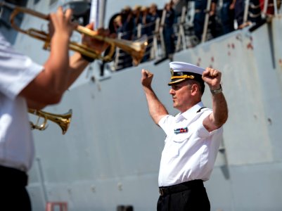 Sea Breeze 2019 - USS Carney (DDG 64) pulls into Odesa, Uk…