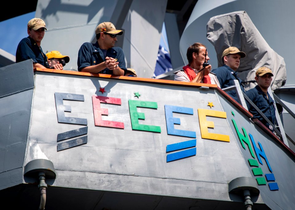 Sea Breeze 2019 - USS Carney (DDG 64) pulls into Odesa, Uk…