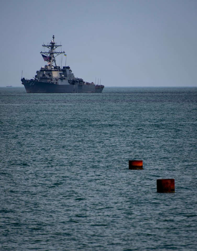 Sea Breeze 2019 - USS Carney (DDG 64) pulls into Odesa, Uk…